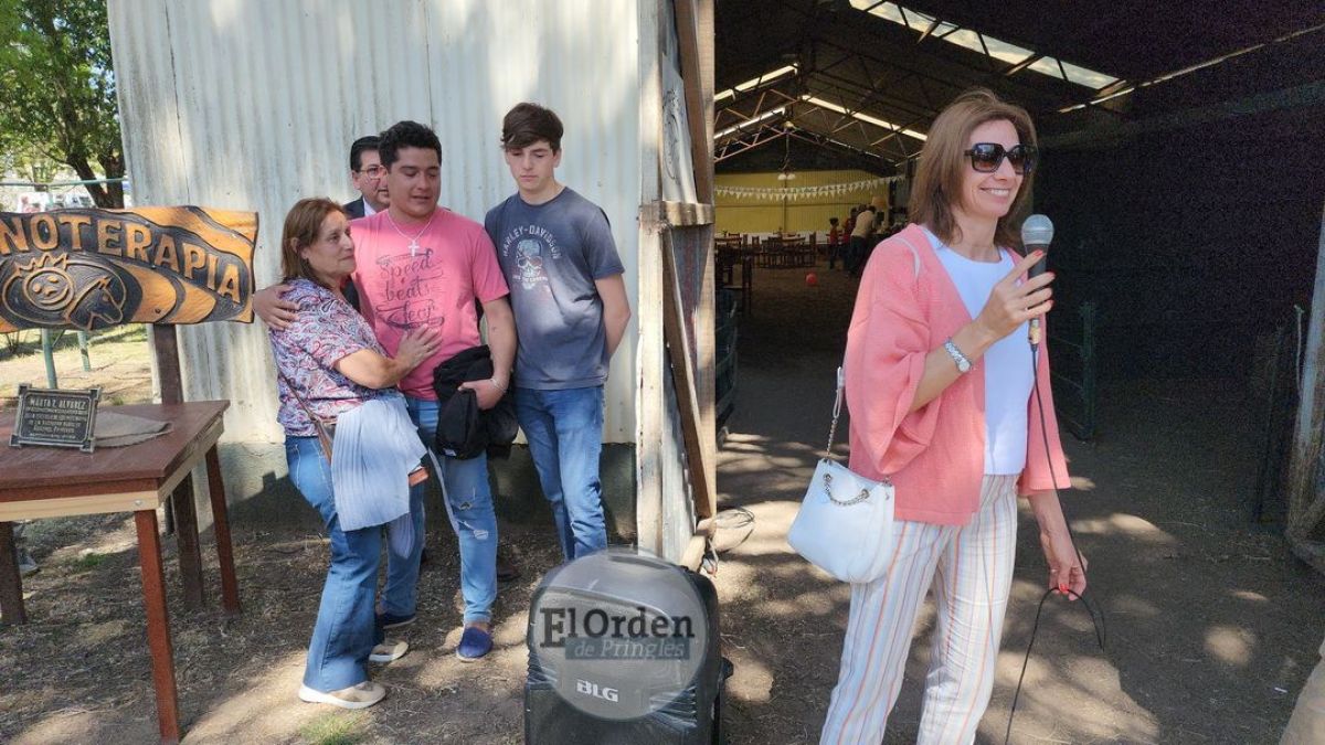 Con acto oficial, desfile y discursos se realizó la muestra ganadera pringlense