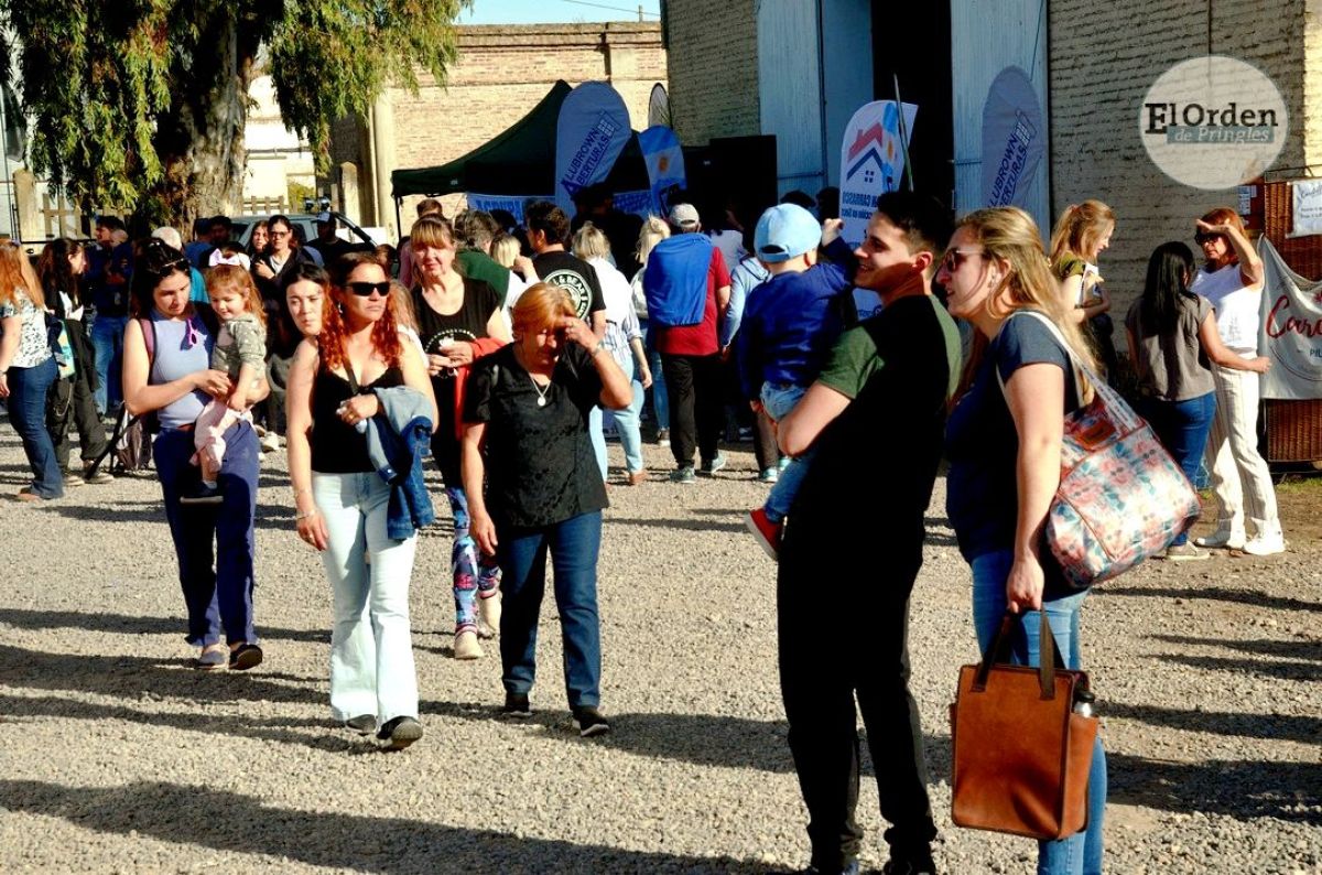 Con acto oficial, desfile y discursos se realizó la muestra ganadera pringlense