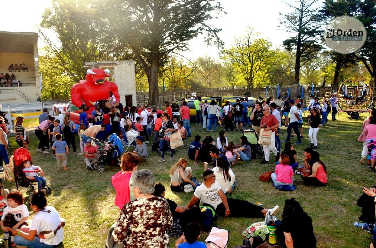 Con acto oficial, desfile y discursos se realizó la muestra ganadera pringlense
