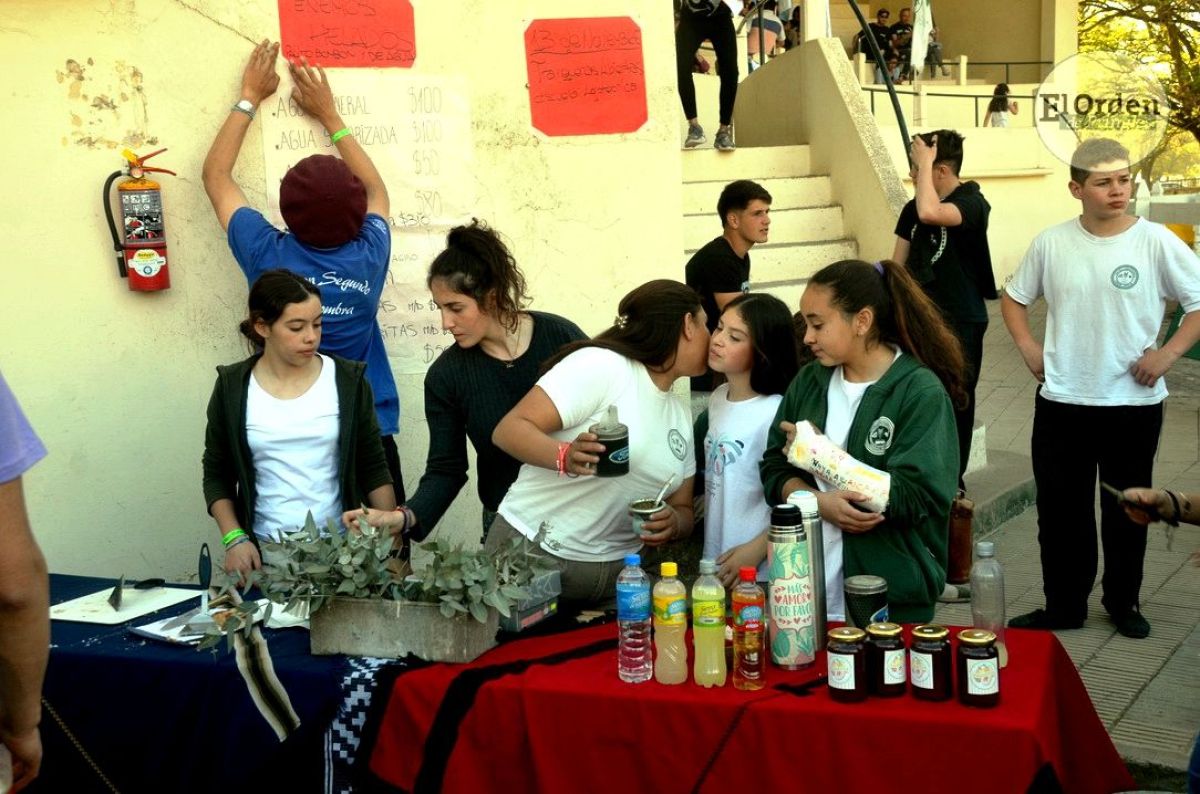 Con acto oficial, desfile y discursos se realizó la muestra ganadera pringlense