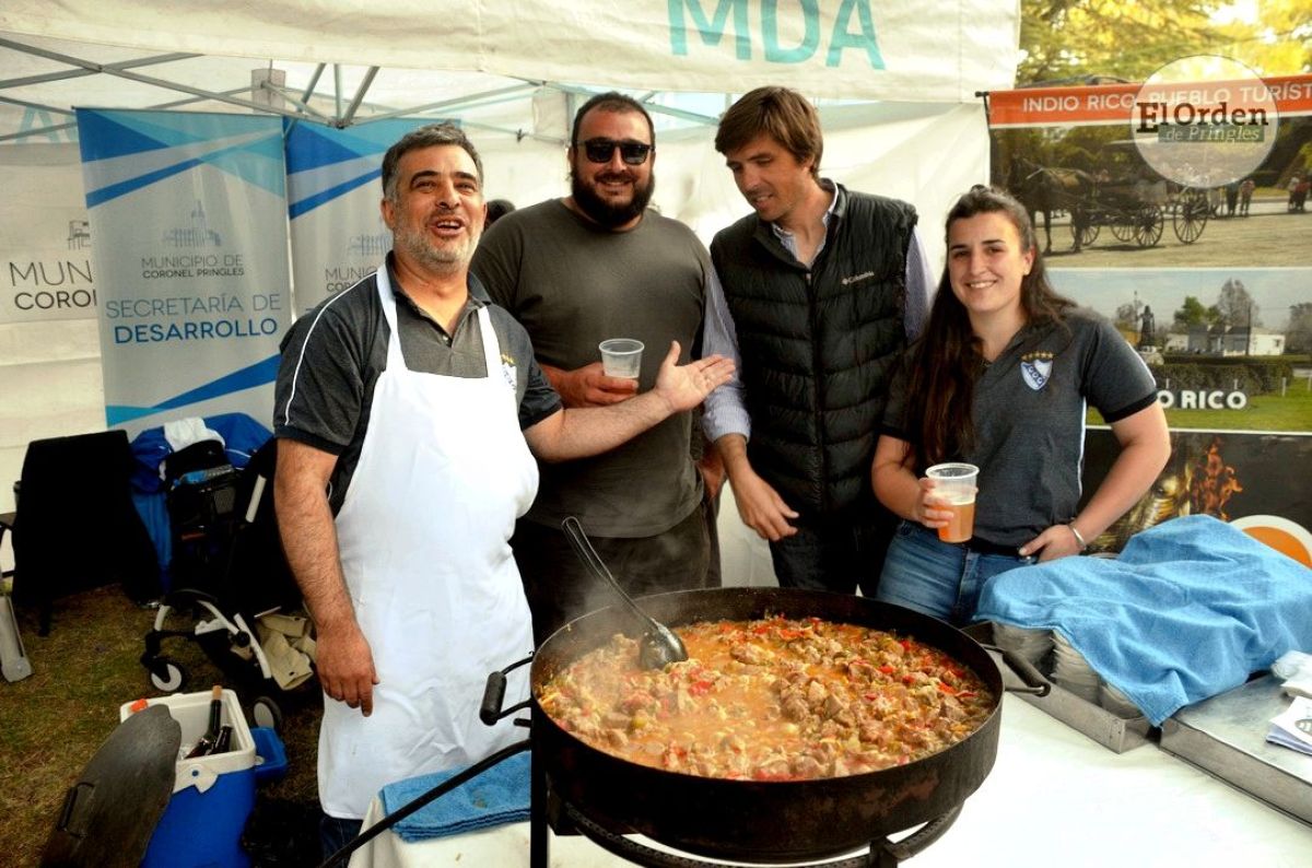 Con acto oficial, desfile y discursos se realizó la muestra ganadera pringlense