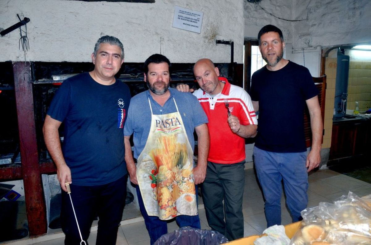 Divertida kermesse  de la Escuela Primaria N° 1 en  el Campo Scout