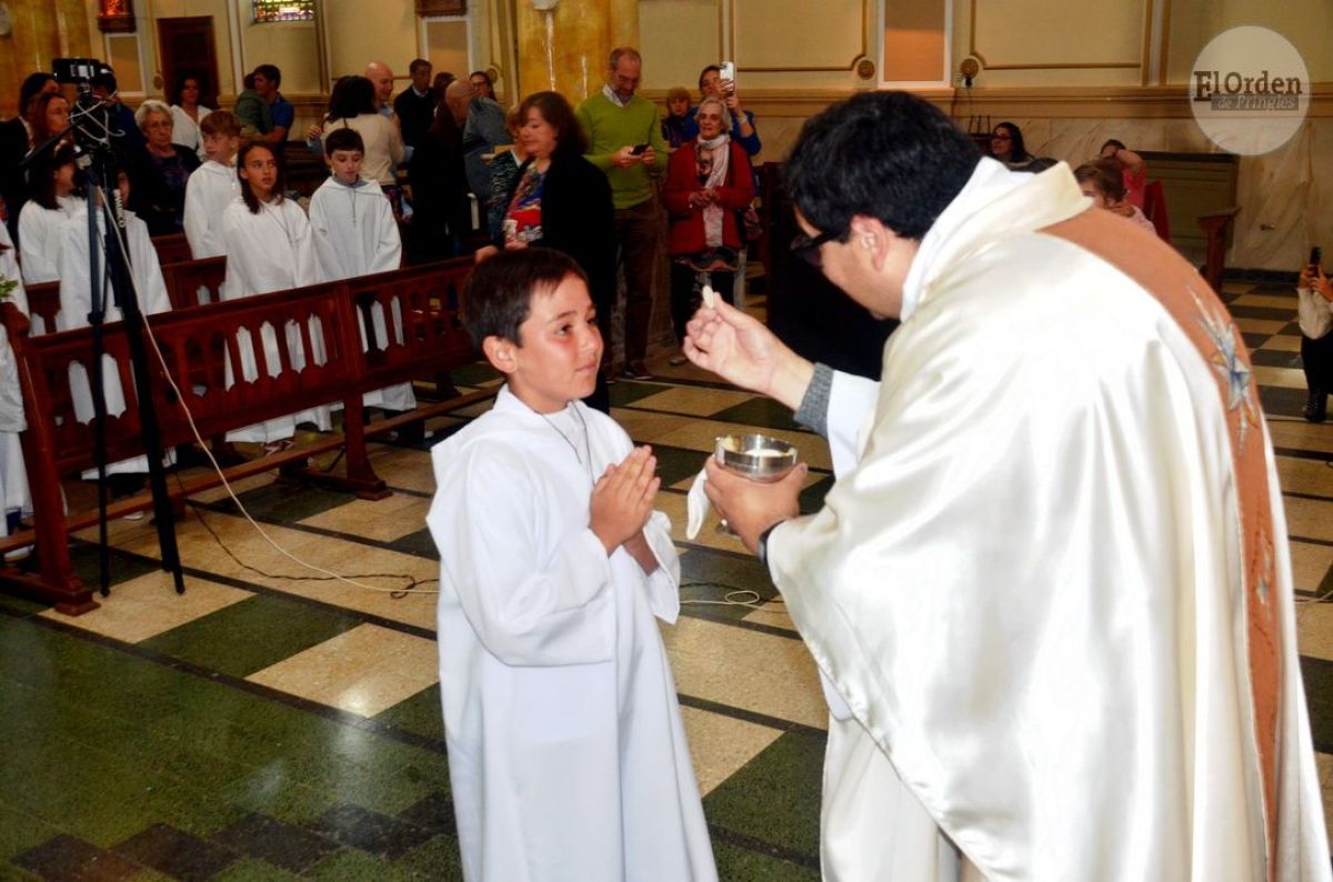 21 niños tomaron la primera Comunión durante el fin de semana 