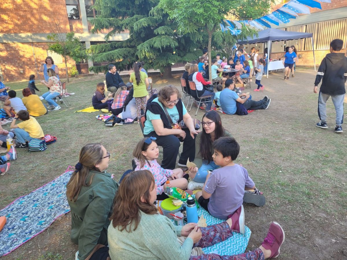 Alumnos de la Escuela 40 realizaron un picnic literario