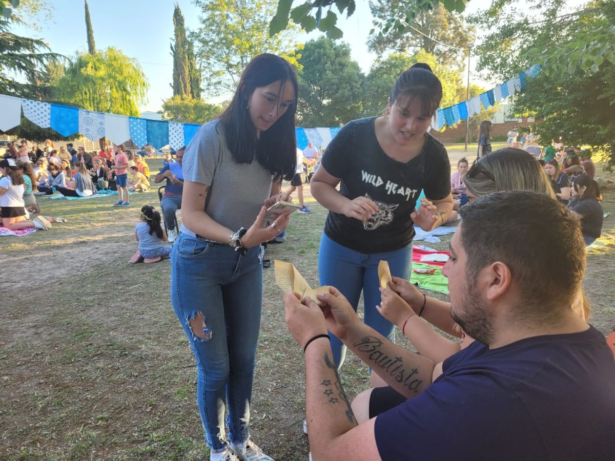 Alumnos de la Escuela 40 realizaron un picnic literario
