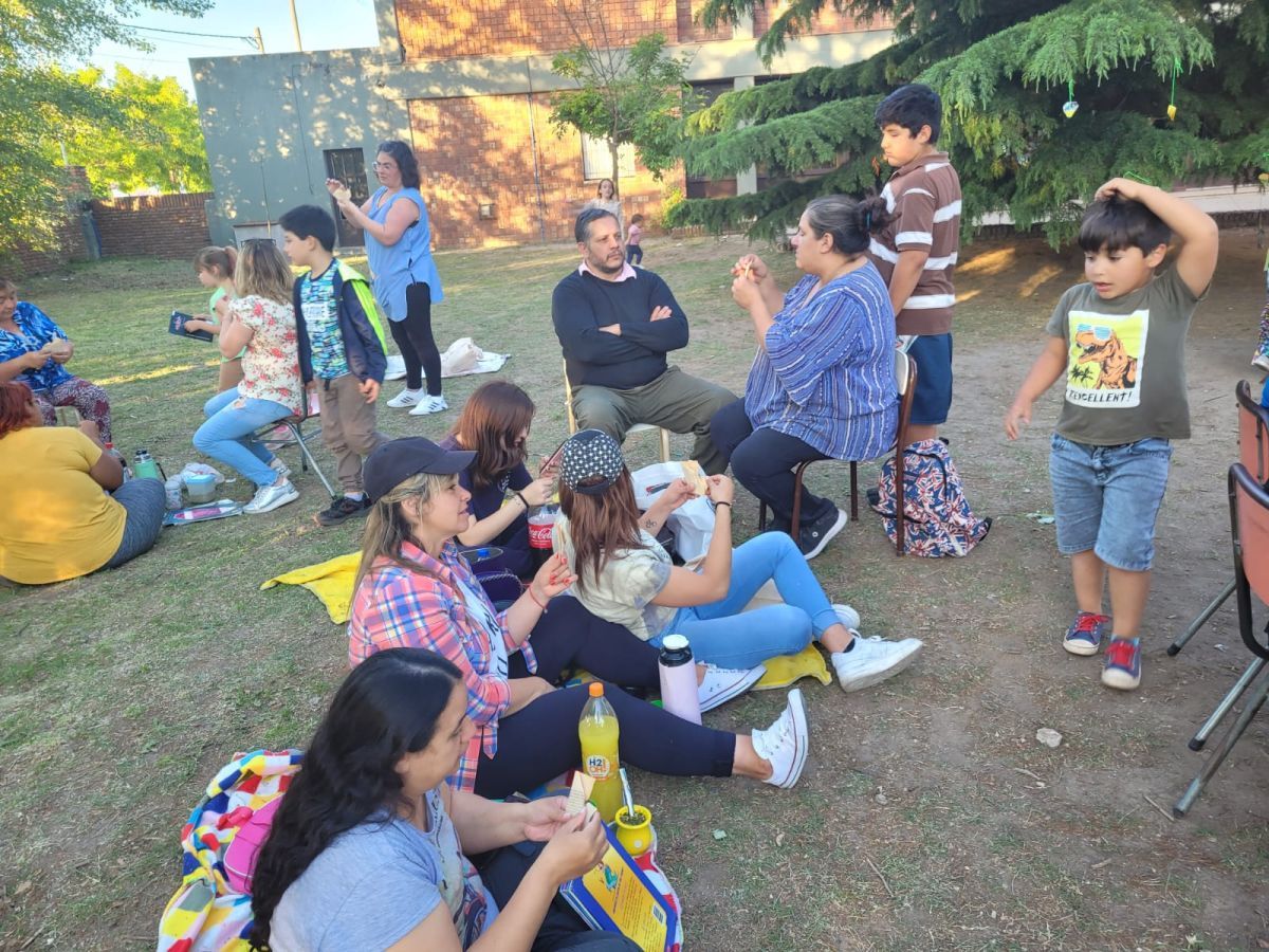 Alumnos de la Escuela 40 realizaron un picnic literario
