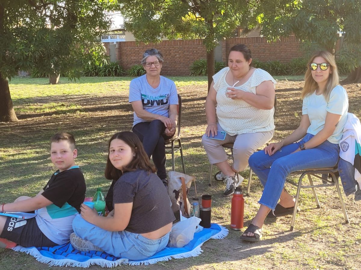 Alumnos de la Escuela 40 realizaron un picnic literario