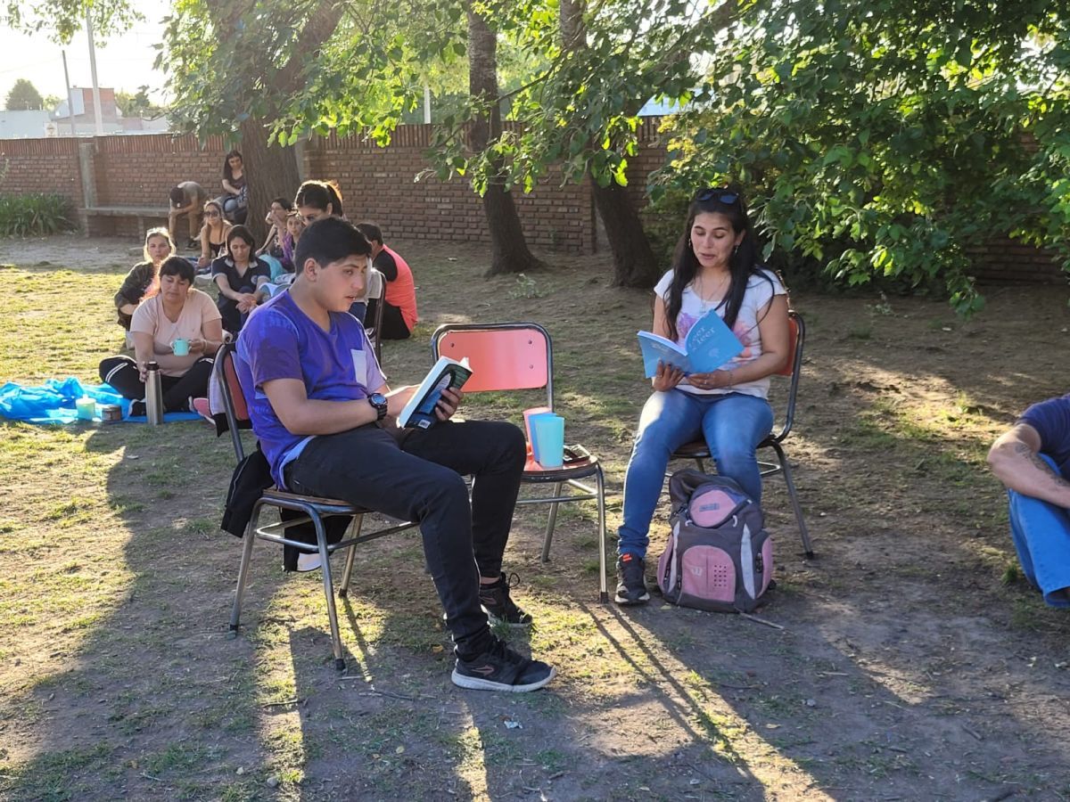 Alumnos de la Escuela 40 realizaron un picnic literario