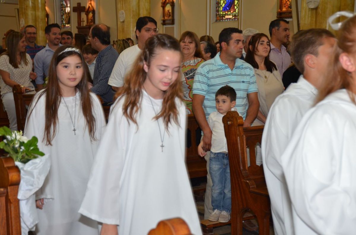 Siguen las Primeras Comuniones en Capillas y en el Templo Parroquial