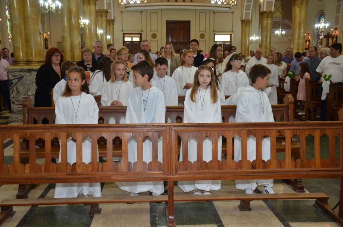 Siguen las Primeras Comuniones en Capillas y en el Templo Parroquial