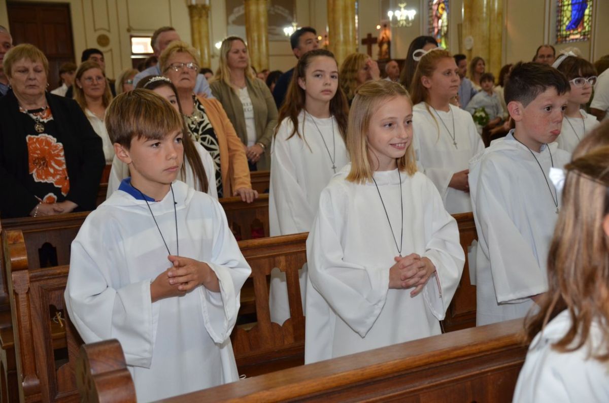 Siguen las Primeras Comuniones en Capillas y en el Templo Parroquial