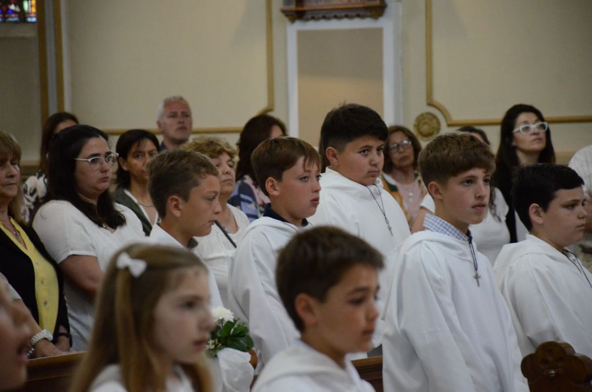 Siguen las Primeras Comuniones en Capillas y en el Templo Parroquial
