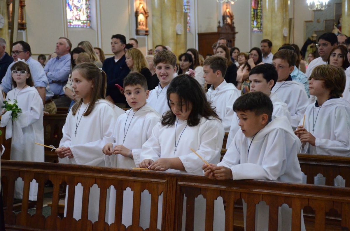 Siguen las Primeras Comuniones en Capillas y en el Templo Parroquial