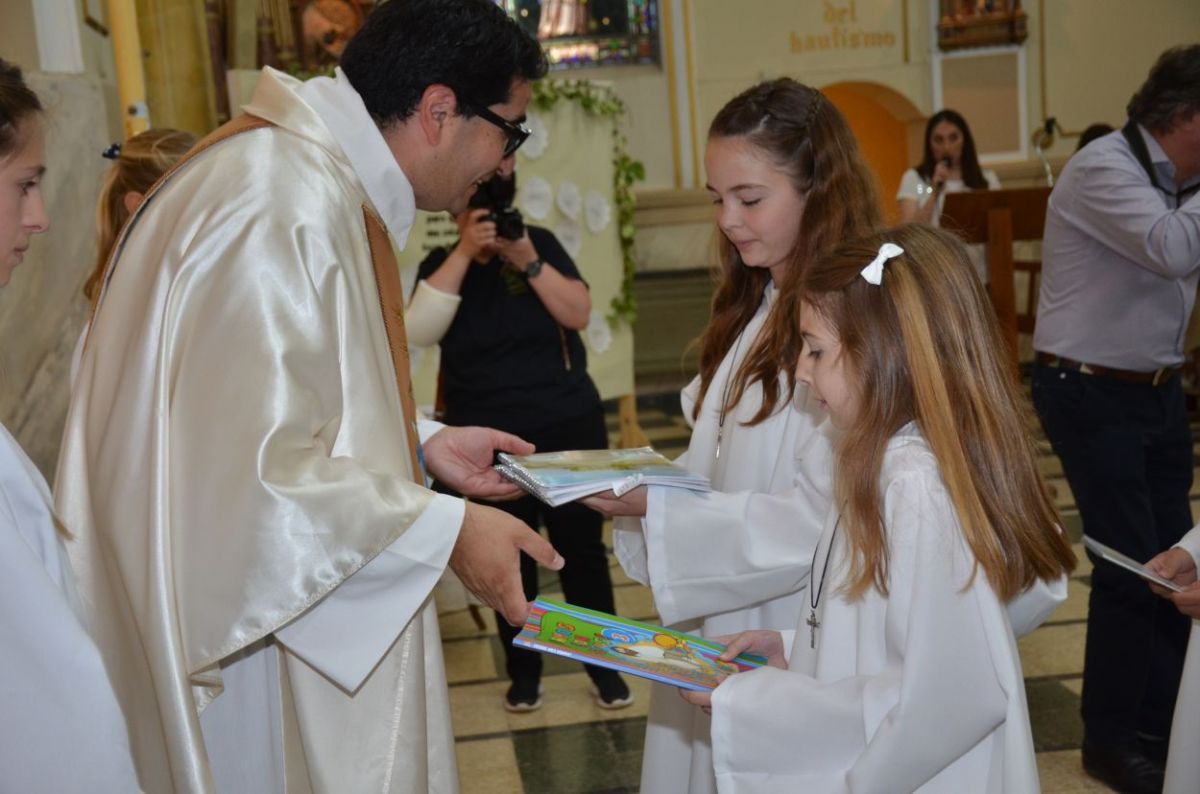 Siguen las Primeras Comuniones en Capillas y en el Templo Parroquial