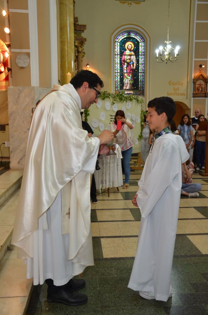 Siguen las Primeras Comuniones en Capillas y en el Templo Parroquial