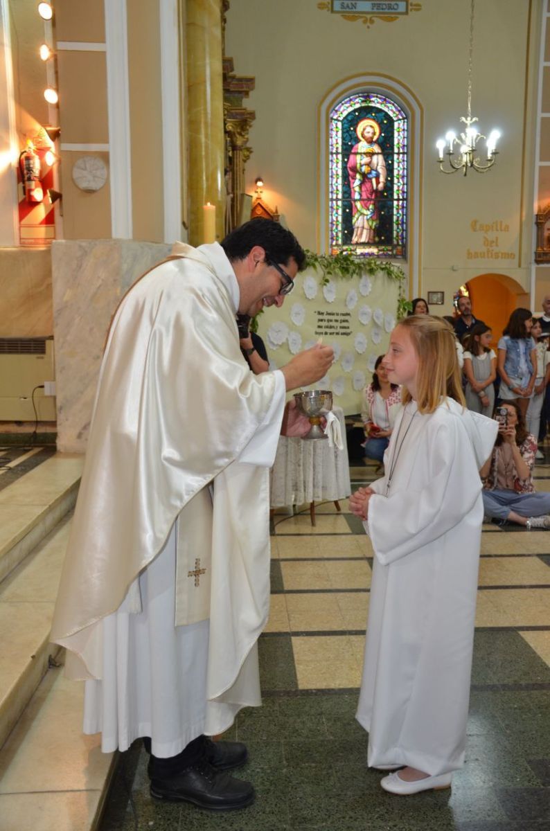 Siguen las Primeras Comuniones en Capillas y en el Templo Parroquial