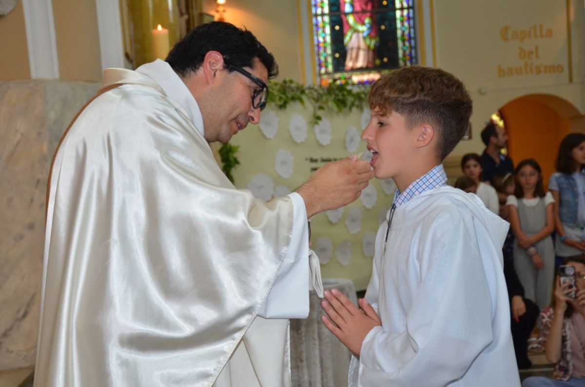 Siguen las Primeras Comuniones en Capillas y en el Templo Parroquial