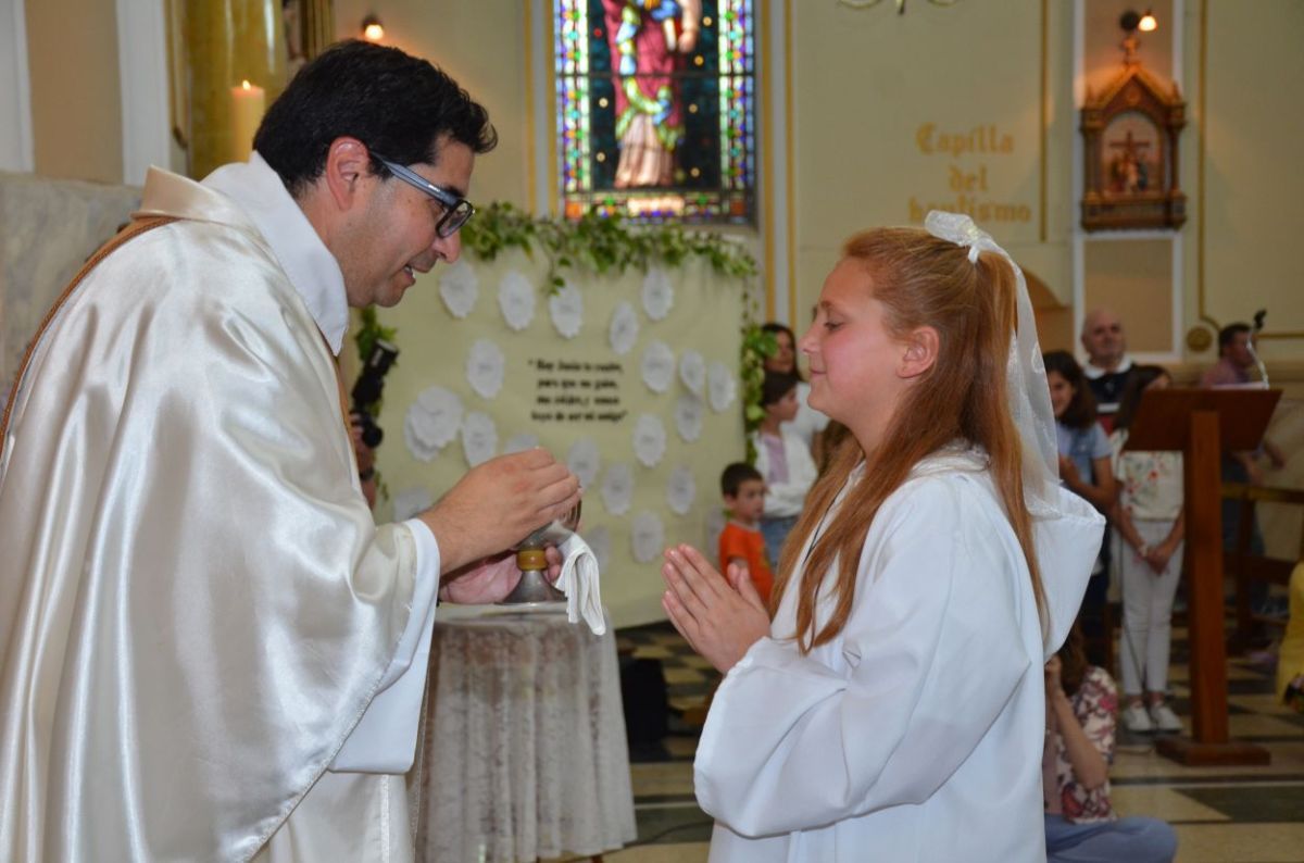 Siguen las Primeras Comuniones en Capillas y en el Templo Parroquial