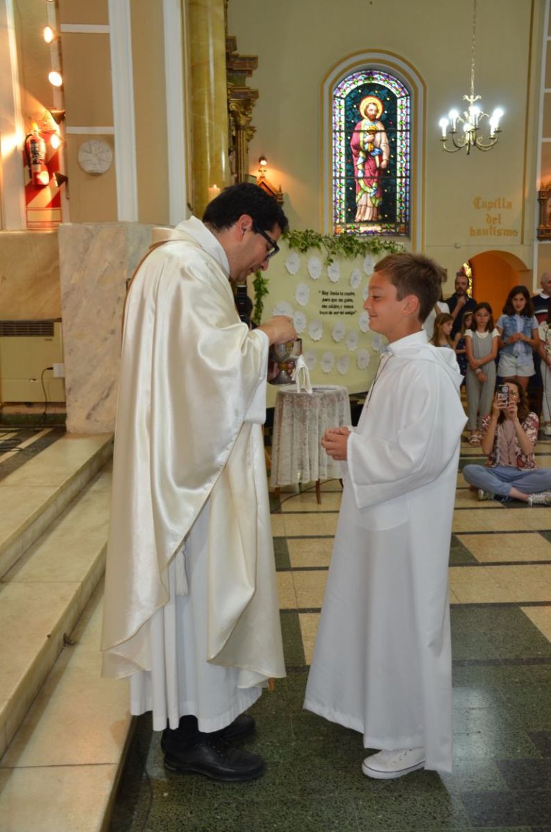 Siguen las Primeras Comuniones en Capillas y en el Templo Parroquial