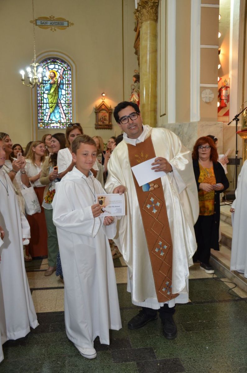 Siguen las Primeras Comuniones en Capillas y en el Templo Parroquial