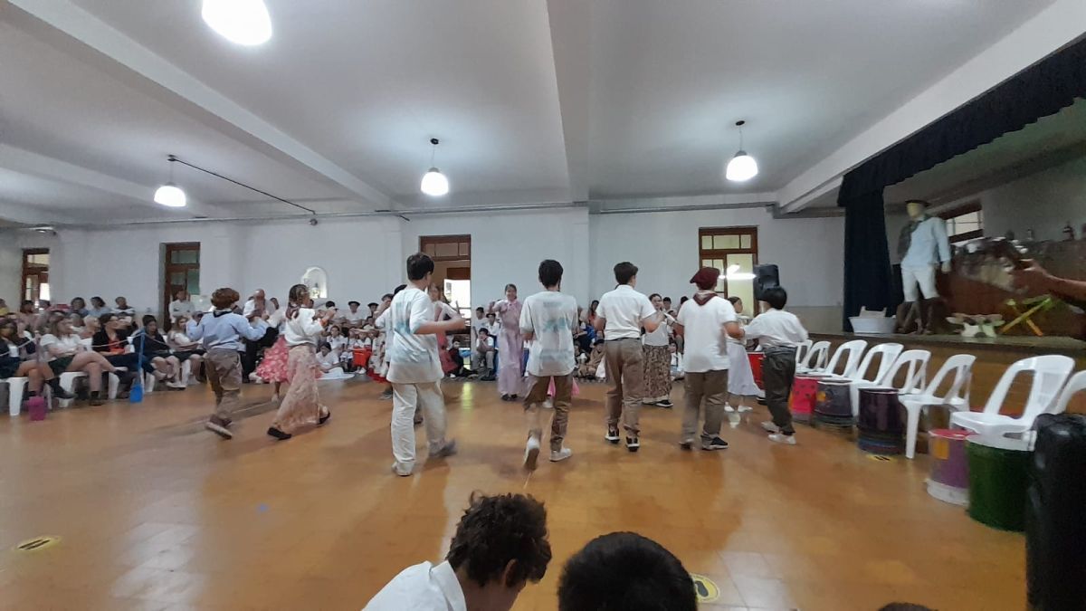 Docentes, alumnos y familias festejaron el Día de la Tradición.