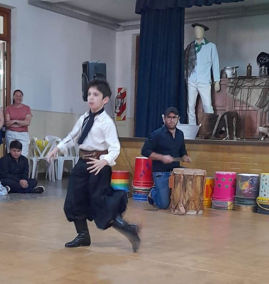 Docentes, alumnos y familias festejaron el Día de la Tradición.