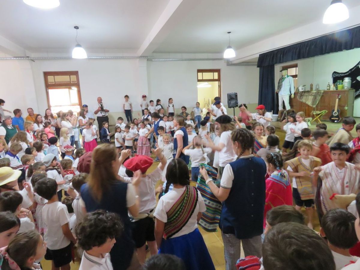 Docentes, alumnos y familias festejaron el Día de la Tradición.