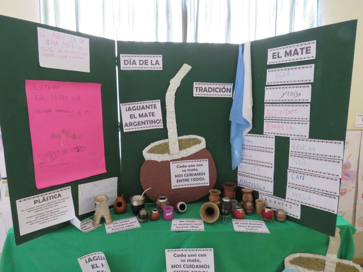 Docentes, alumnos y familias festejaron el Día de la Tradición.