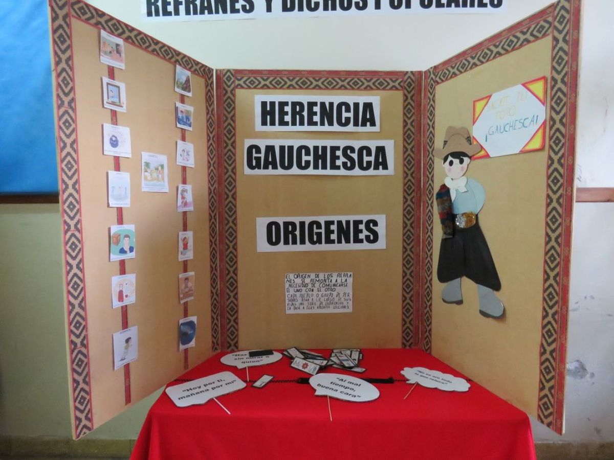 Docentes, alumnos y familias festejaron el Día de la Tradición.