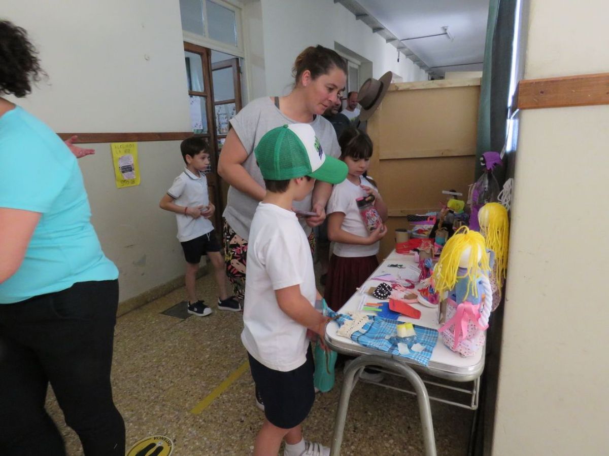 Docentes, alumnos y familias festejaron el Día de la Tradición.