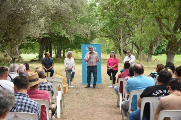 Javier Rodríguez presentó el programa "Mi Primera Colmena" para fomentar la apicultura en la Provincia