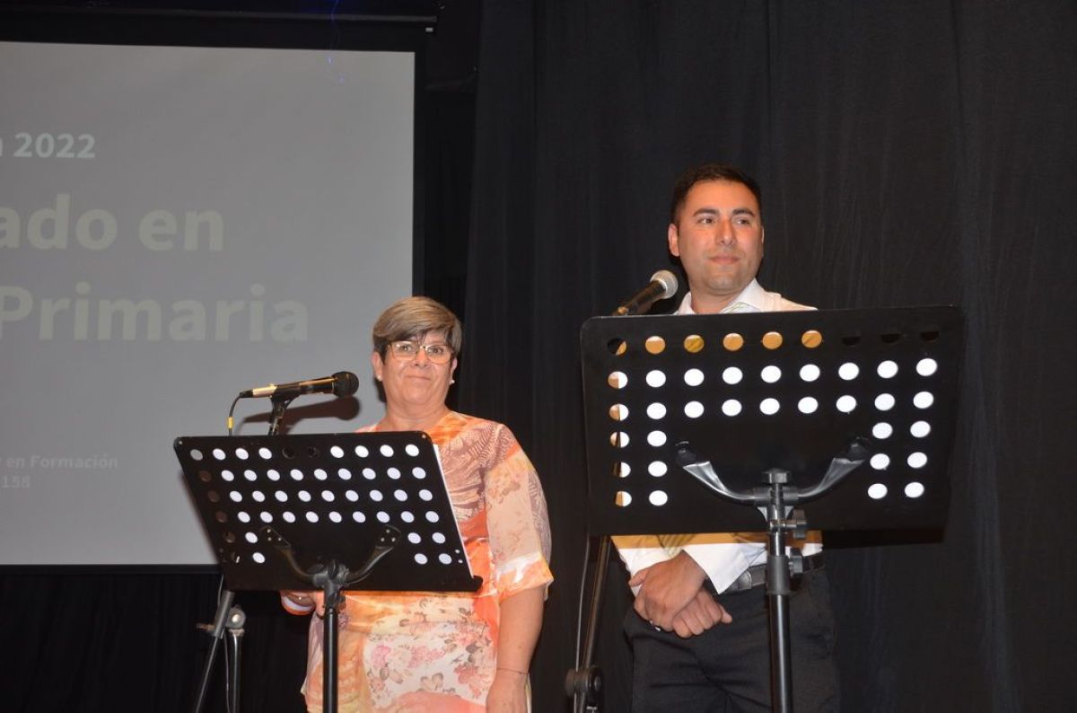 Entrega de diplomas a egresados del Instituto de Formación N° 158