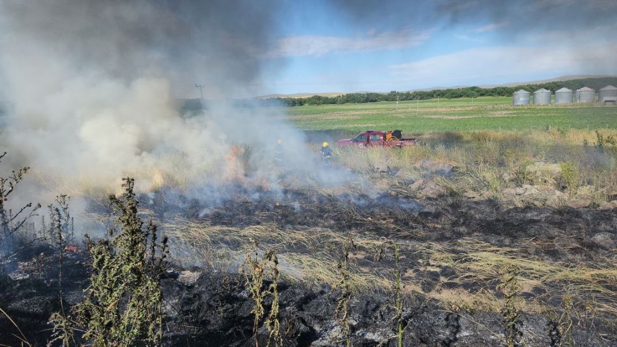 Un camión volcó en Ruta 51 y horas después se incendió