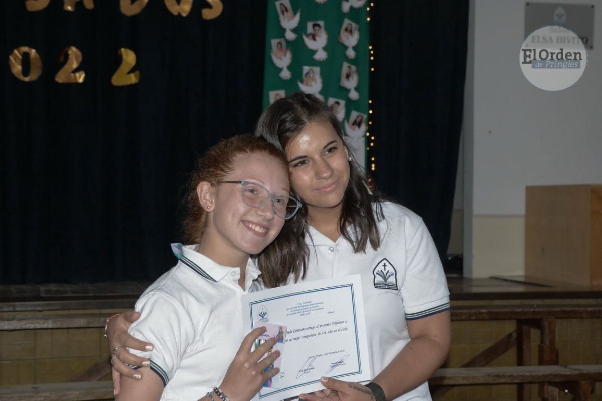 Noche de despedida a los 23 egresados del Colegio Sagrado Corazón