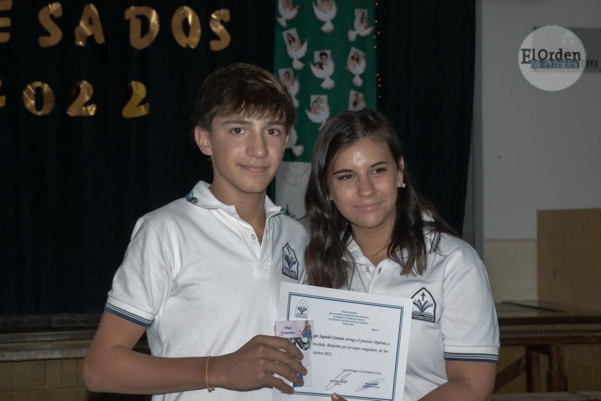 Noche de despedida a los 23 egresados del Colegio Sagrado Corazón