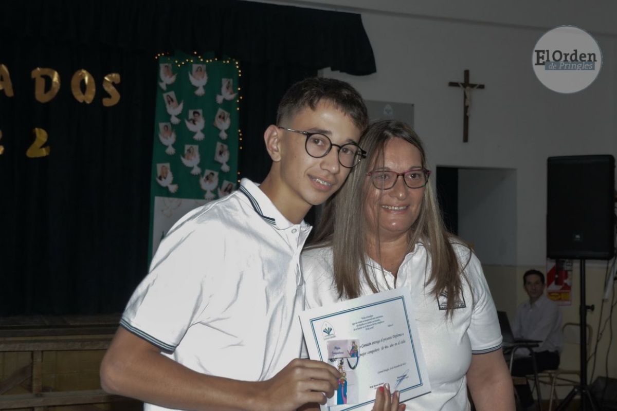 Noche de despedida a los 23 egresados del Colegio Sagrado Corazón