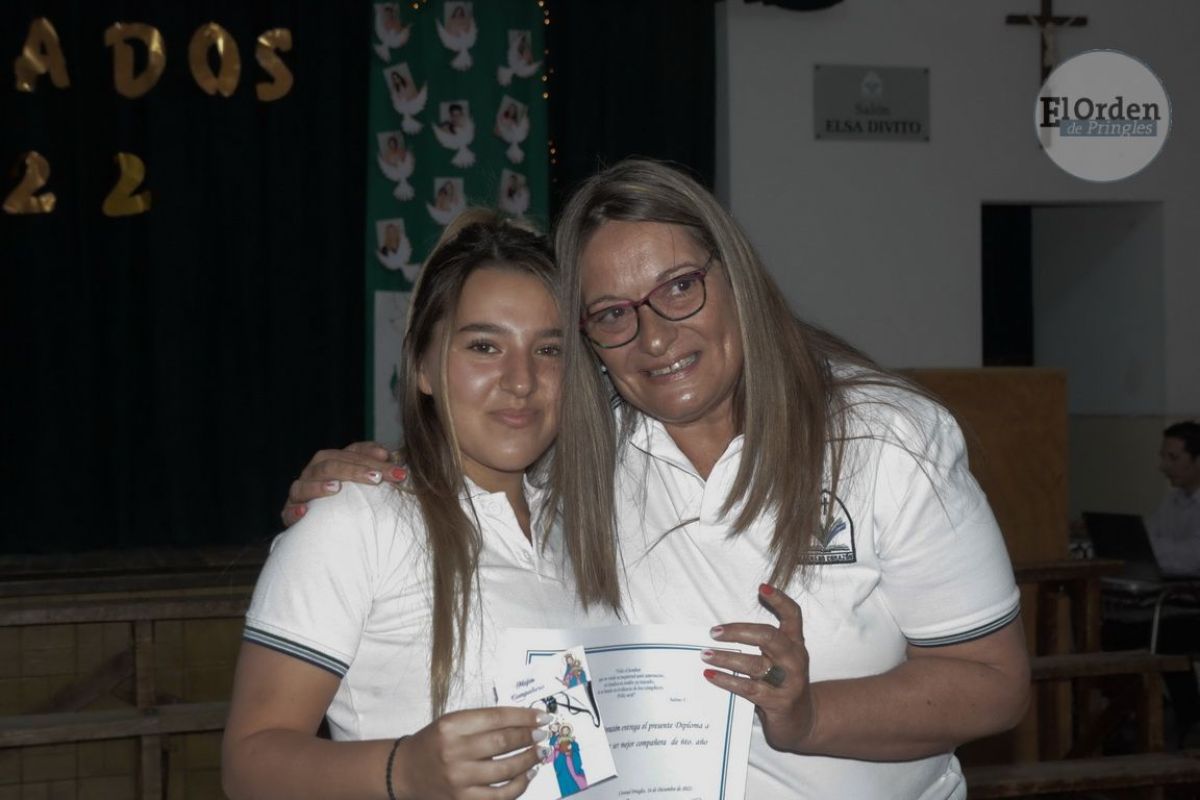 Noche de despedida a los 23 egresados del Colegio Sagrado Corazón