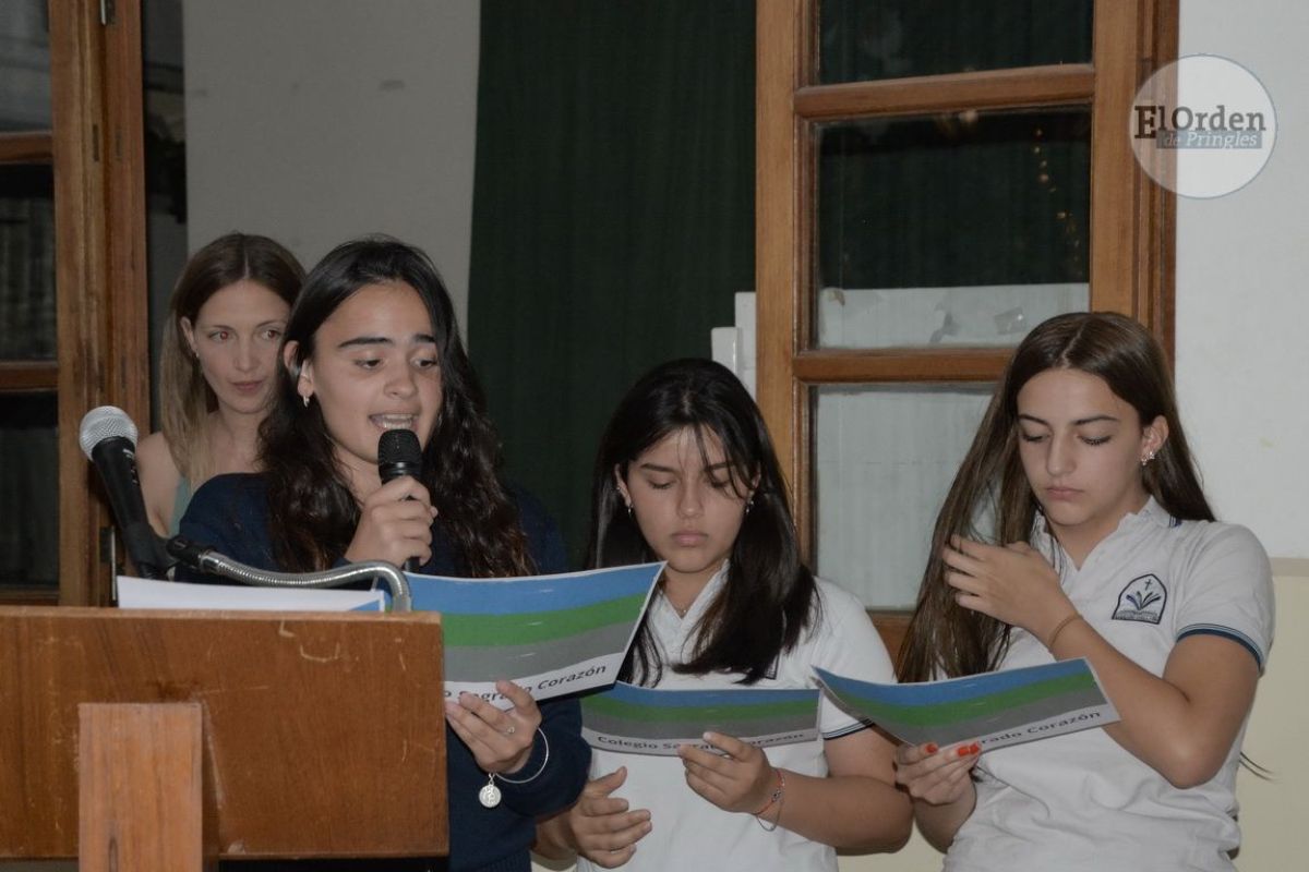 Noche de despedida a los 23 egresados del Colegio Sagrado Corazón
