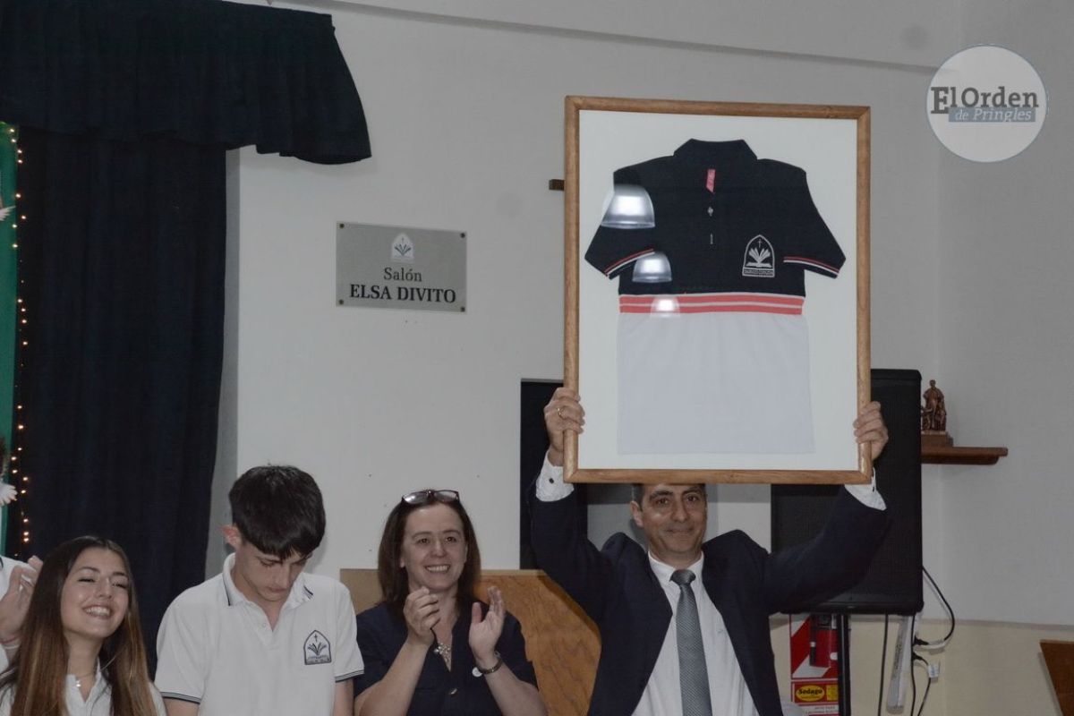 Noche de despedida a los 23 egresados del Colegio Sagrado Corazón