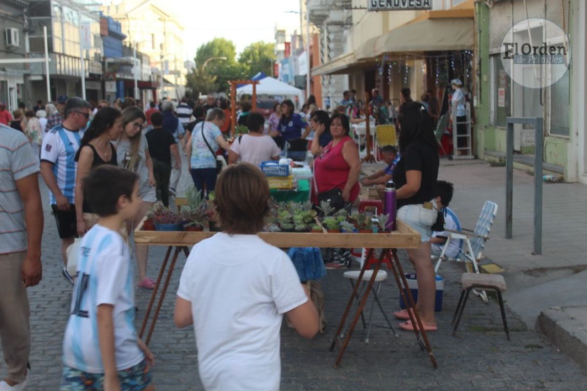 El espíritu navideño se vivió en la Peatonal céntrica de la Ciudad