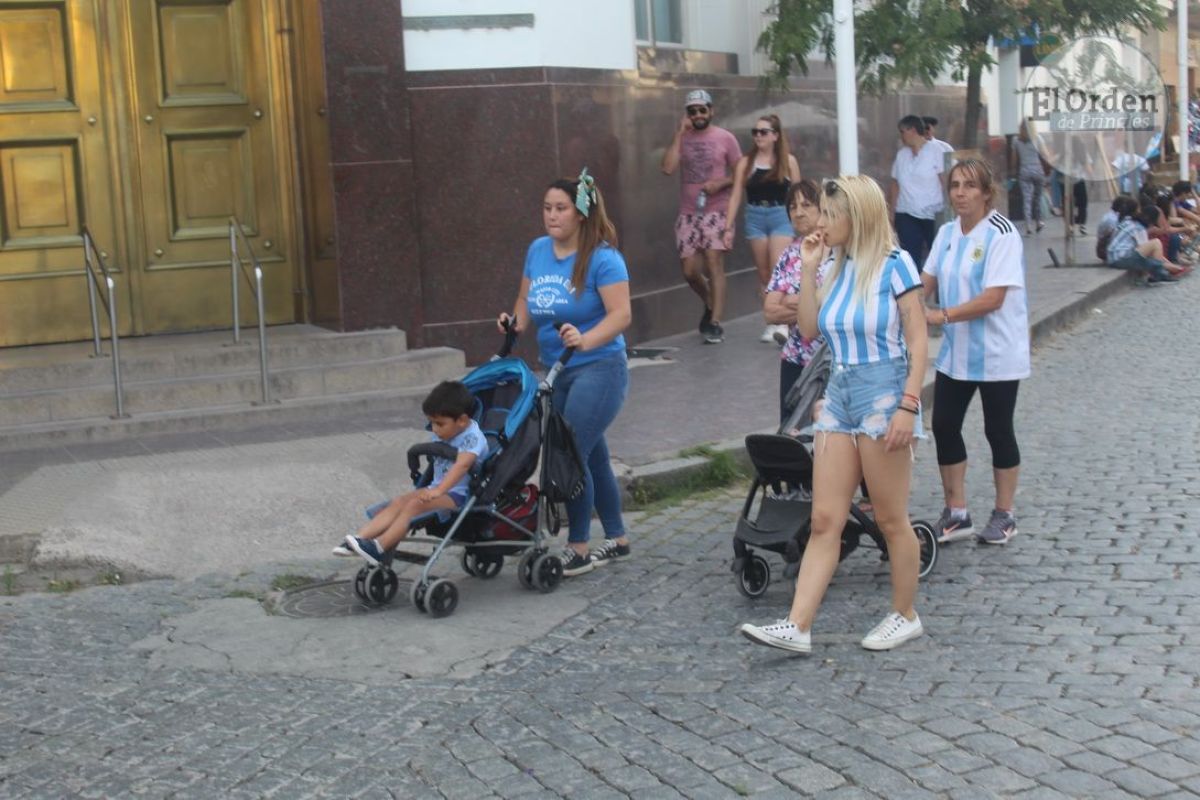 El espíritu navideño se vivió en la Peatonal céntrica de la Ciudad