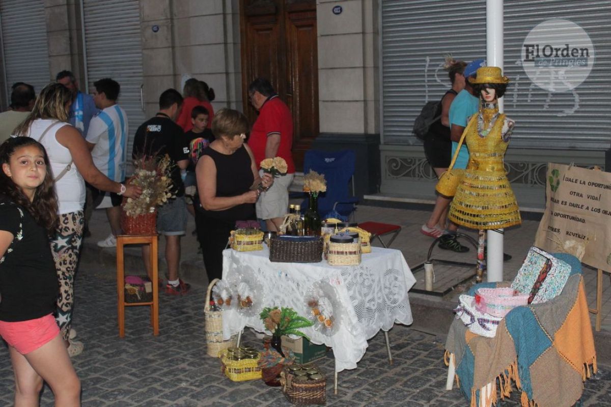 El espíritu navideño se vivió en la Peatonal céntrica de la Ciudad