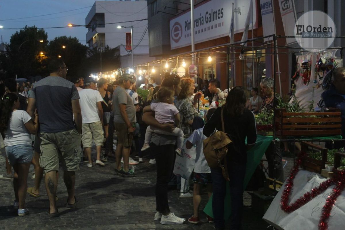El espíritu navideño se vivió en la Peatonal céntrica de la Ciudad