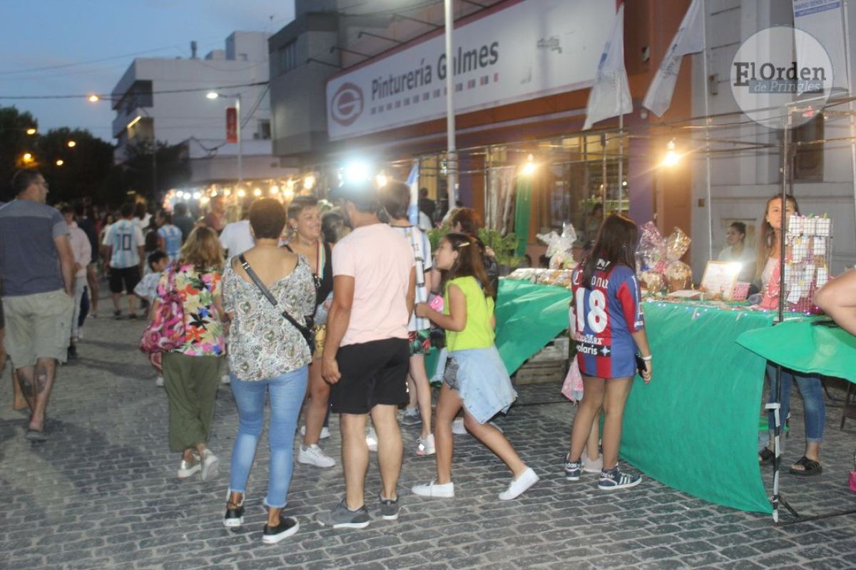 El espíritu navideño se vivió en la Peatonal céntrica de la Ciudad