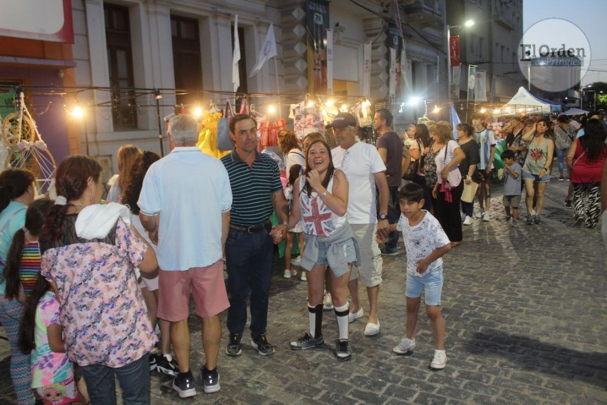 El espíritu navideño se vivió en la Peatonal céntrica de la Ciudad