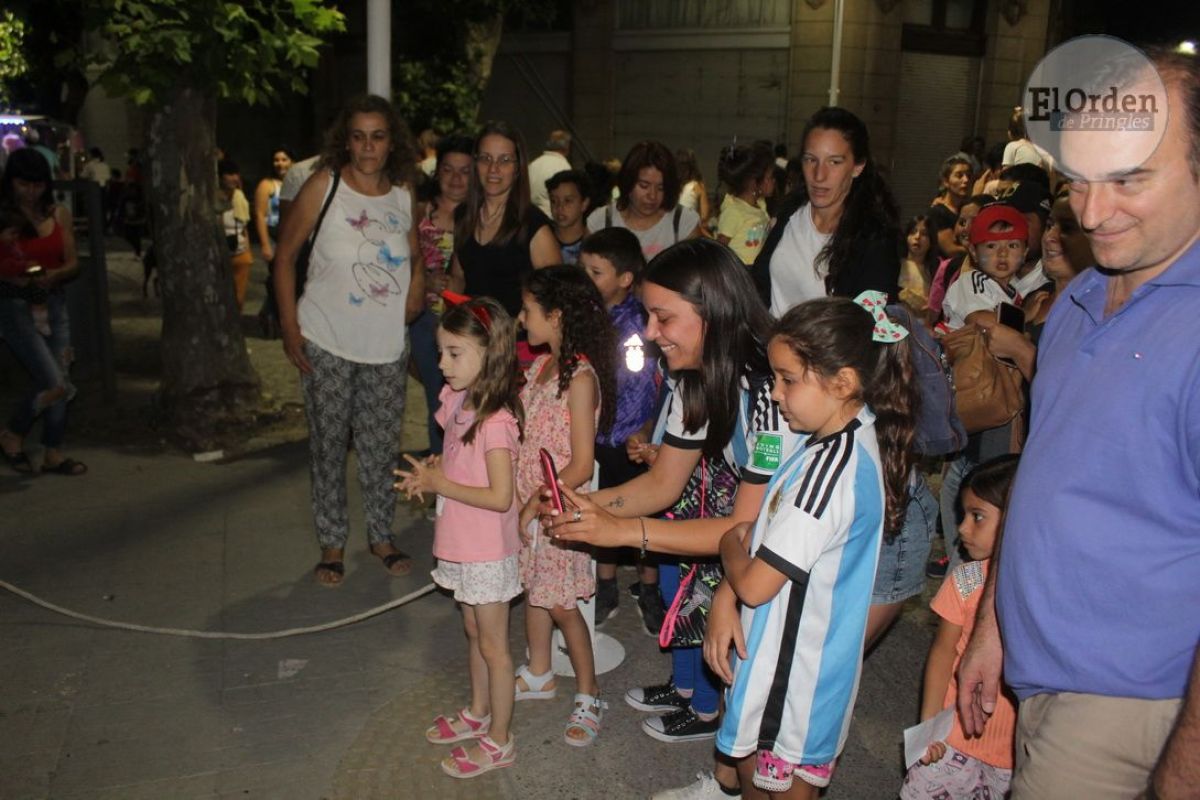 El espíritu navideño se vivió en la Peatonal céntrica de la Ciudad
