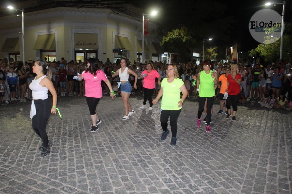 El espíritu navideño se vivió en la Peatonal céntrica de la Ciudad