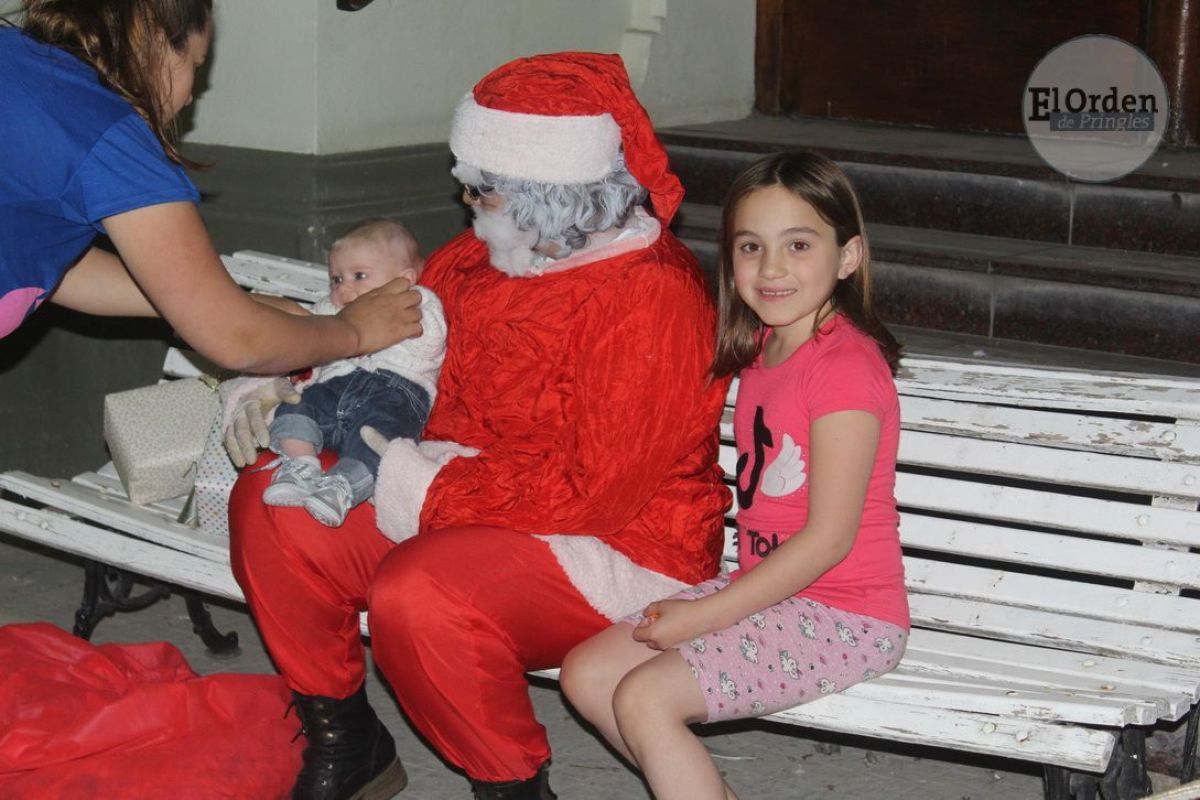 El espíritu navideño se vivió en la Peatonal céntrica de la Ciudad