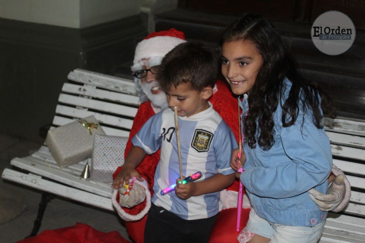 El espíritu navideño se vivió en la Peatonal céntrica de la Ciudad