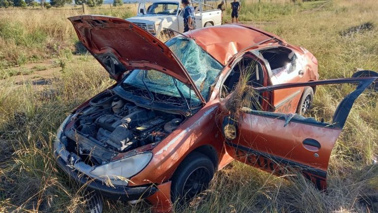 Despiste, choque y vuelco en la ruta 76 | El Orden de Pringles